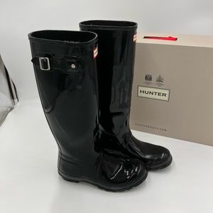 Like new high gloss tall hunter boots!